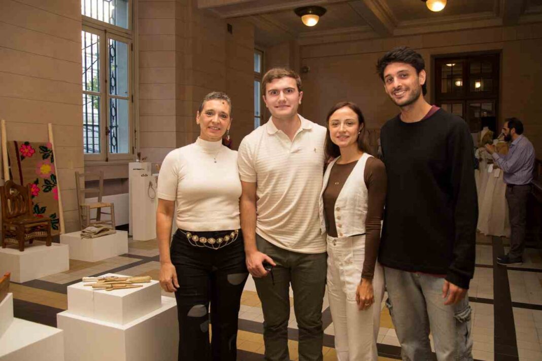 Artesanos pampeanos exponen piezas de cuero en muestra federal en Buenos Aires