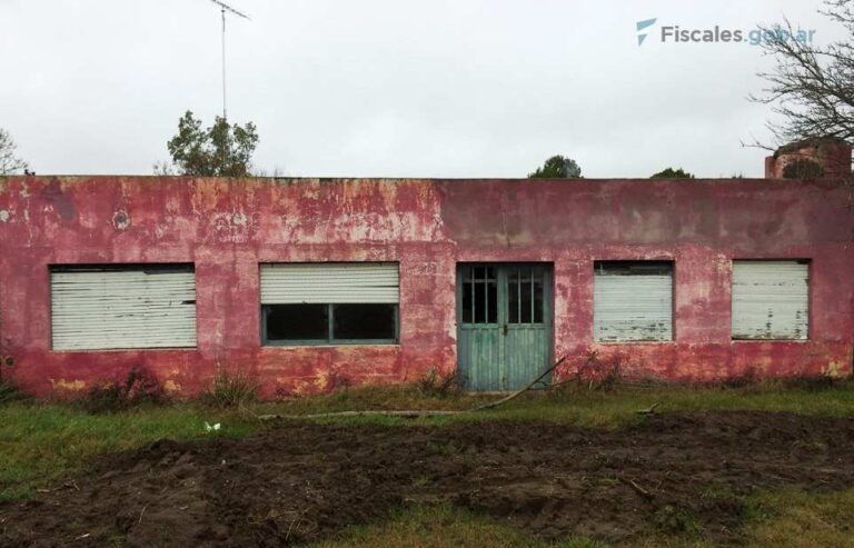 Fachada del prostíbulo Good Night en Lonquimay, La Pampa
