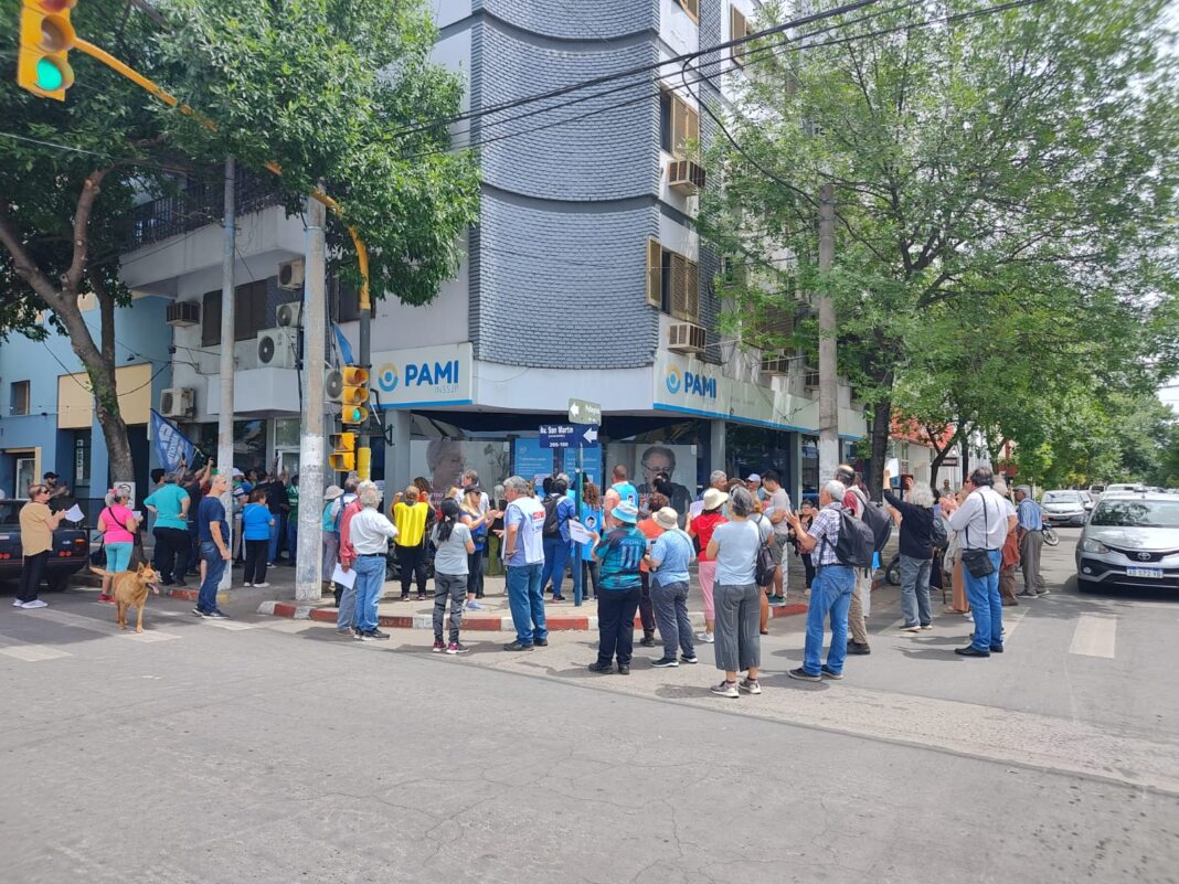 Fachada de un sanatorio o clínica privada en La Pampa