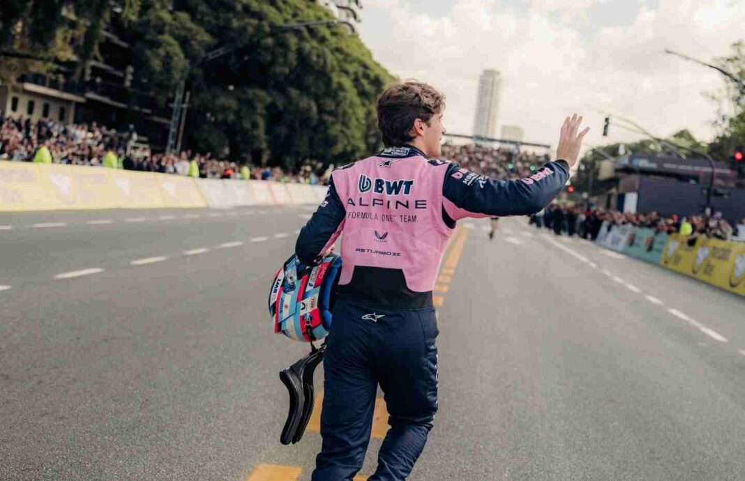 Franco Colapinto conduciendo un Fórmula 1 Lotus E20 en Buenos Aires