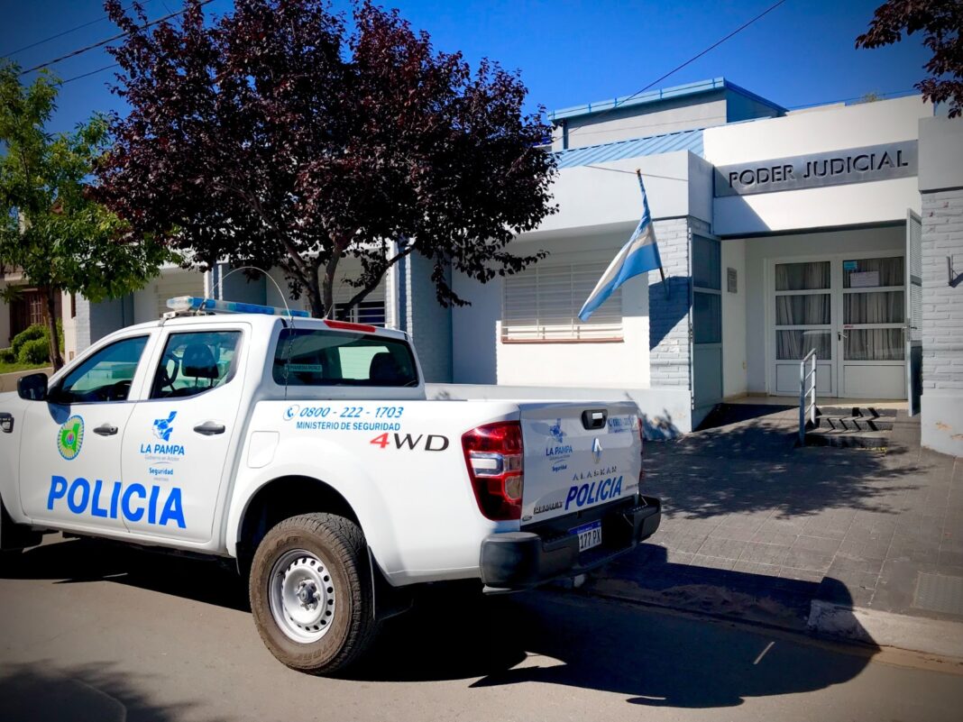 Ilustración referencial de una intervención policial en una localidad pampeana