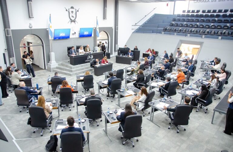 Sesión de la Cámara de Diputados de La Pampa en el hemiciclo legislativo