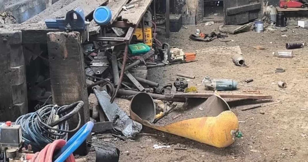 Acceso a establecimiento rural en la zona de General Acha, La Pampa.