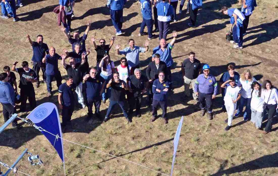 Stand de la CPE en la Expo Dinámica con vehículos y equipos de energía y gas