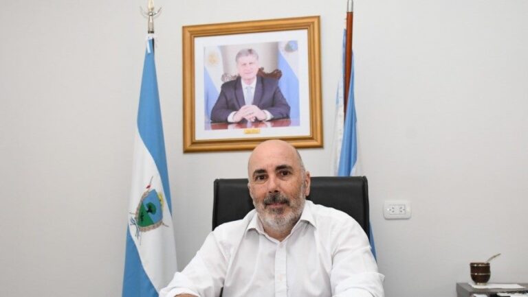 Secretario de Recursos Hídricos de La Pampa, José Gobbi, hablando en conferencia.