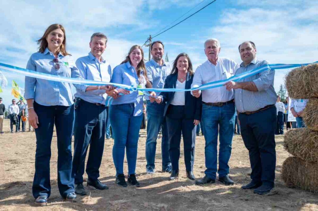 Inauguración de la Expo Dinámica en la Facultad de Agronomía de la UNLPam con autoridades