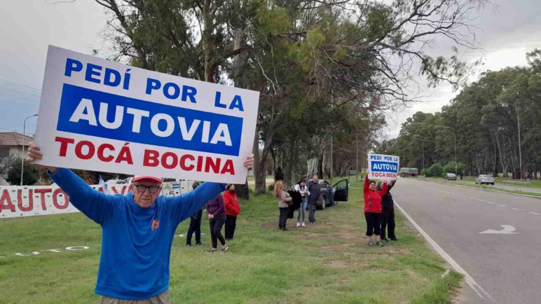 Ruta nacional 5 en La Pampa con cartel de Vialidad Nacional