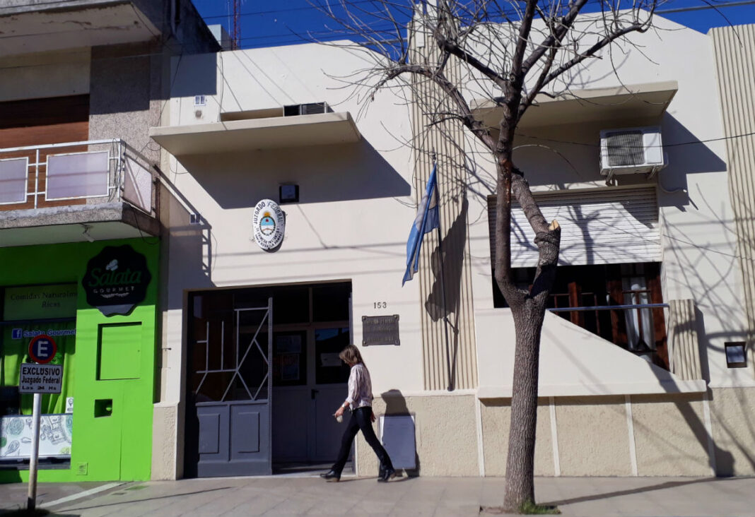 Juez federal Juan José Baric en su despacho judicial