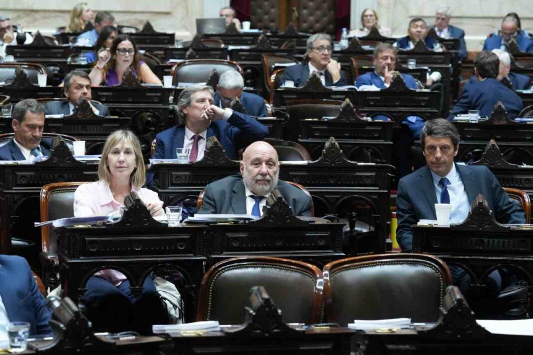 Mapa de La Pampa con iconos que señalan rutas nacionales en estado crítico