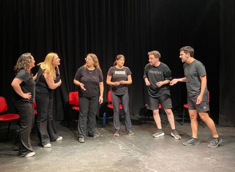 Escenario del teatro TKQ durante un match de improvisación