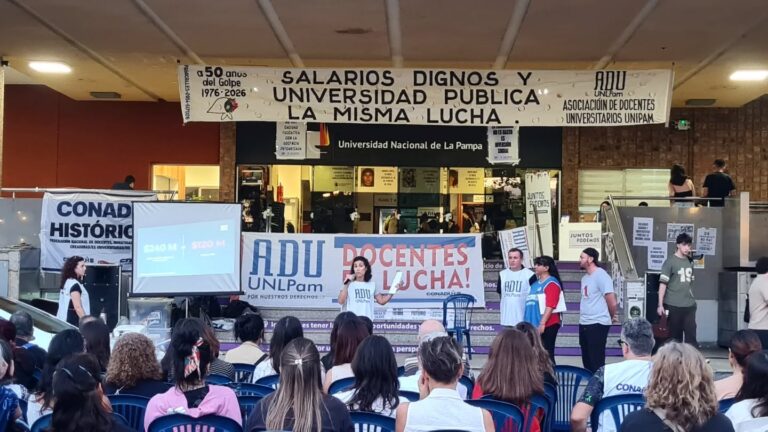 Escalinatas de la Universidad Nacional de La Pampa en Santa Rosa