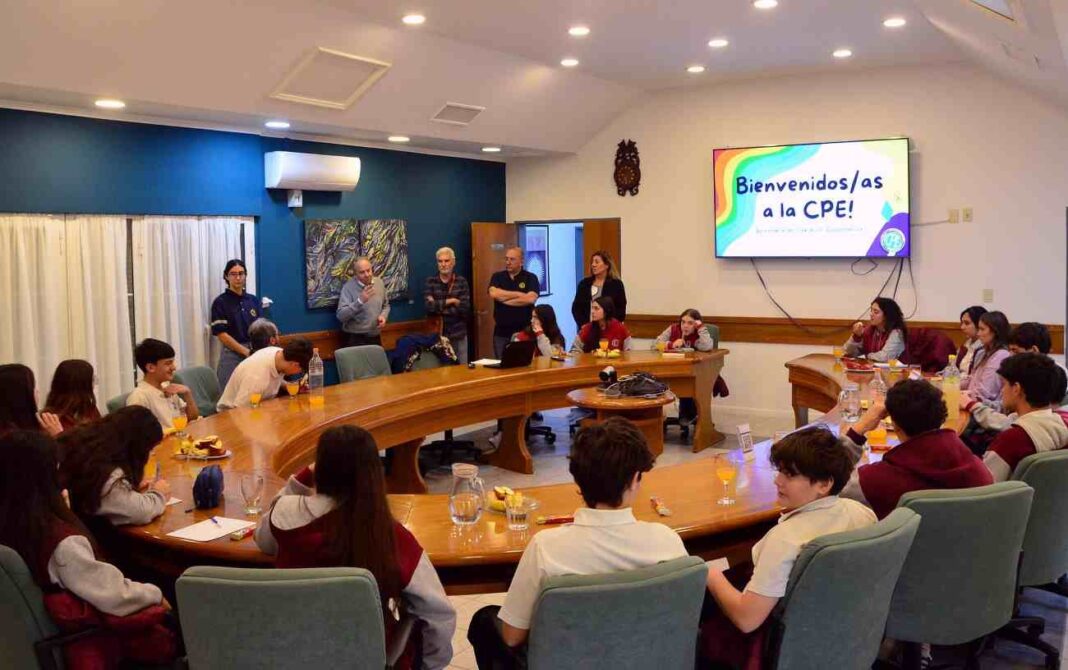 Estudiantes del Colegio Domingo Savio recorren las instalaciones de la CPE en Santa Rosa