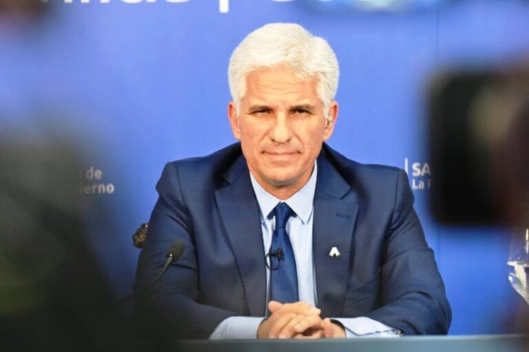 Claudio Poggi, gobernador de San Luis, anunciando cambios en su gabinete