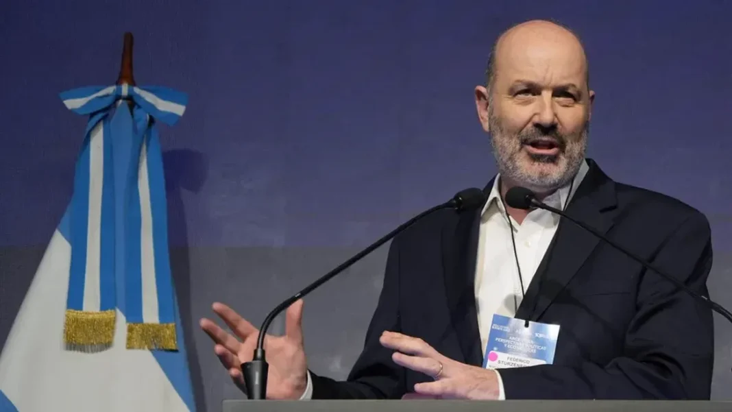 Federico Sturzenegger explicando la reforma de la Ley de Sociedades