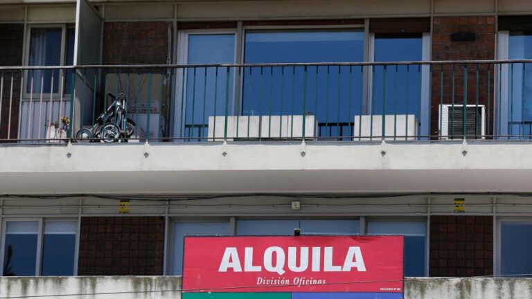 Edificios en construcción en La Pampa, representando el mercado inmobiliario y la vivienda