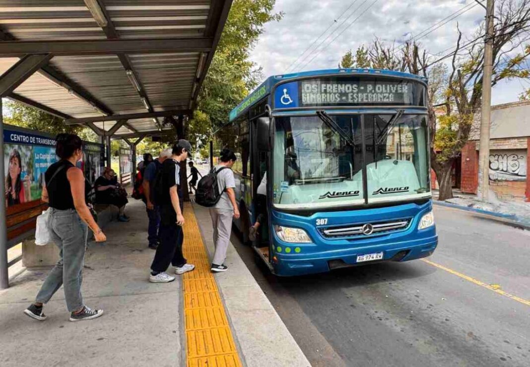 Colectivo del Ente Municipal de Transporte Urbano en Santa Rosa