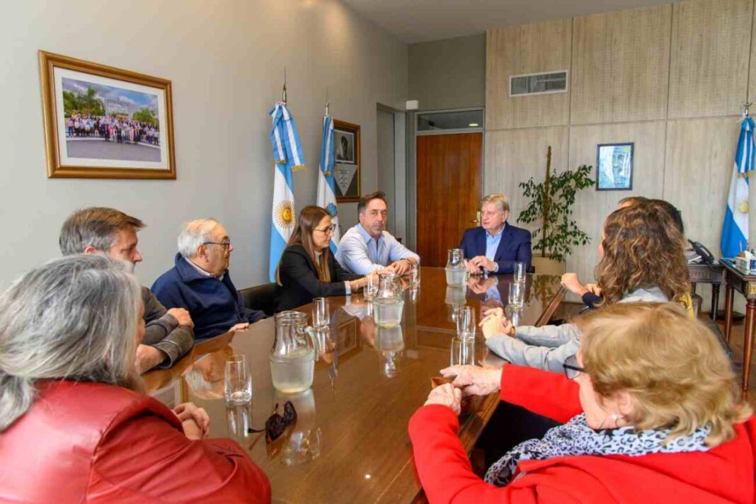 Sergio Ziliotto reunido con representantes de organizaciones ambientales en La Pampa