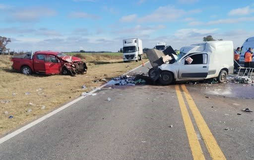 Vehículos chocados en la ruta 5 acceso a La Gloria