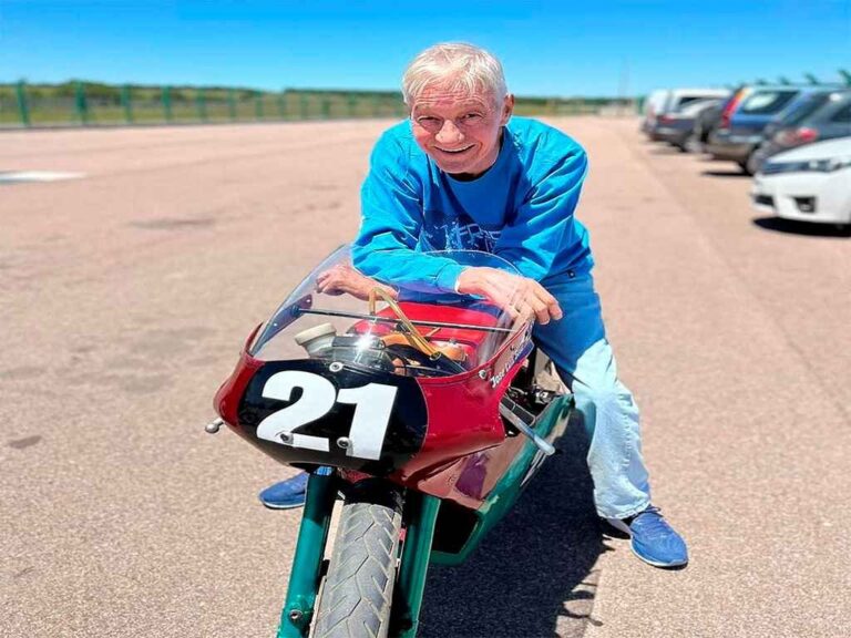 José Luis Peludo Sosa en competencia de motociclismo